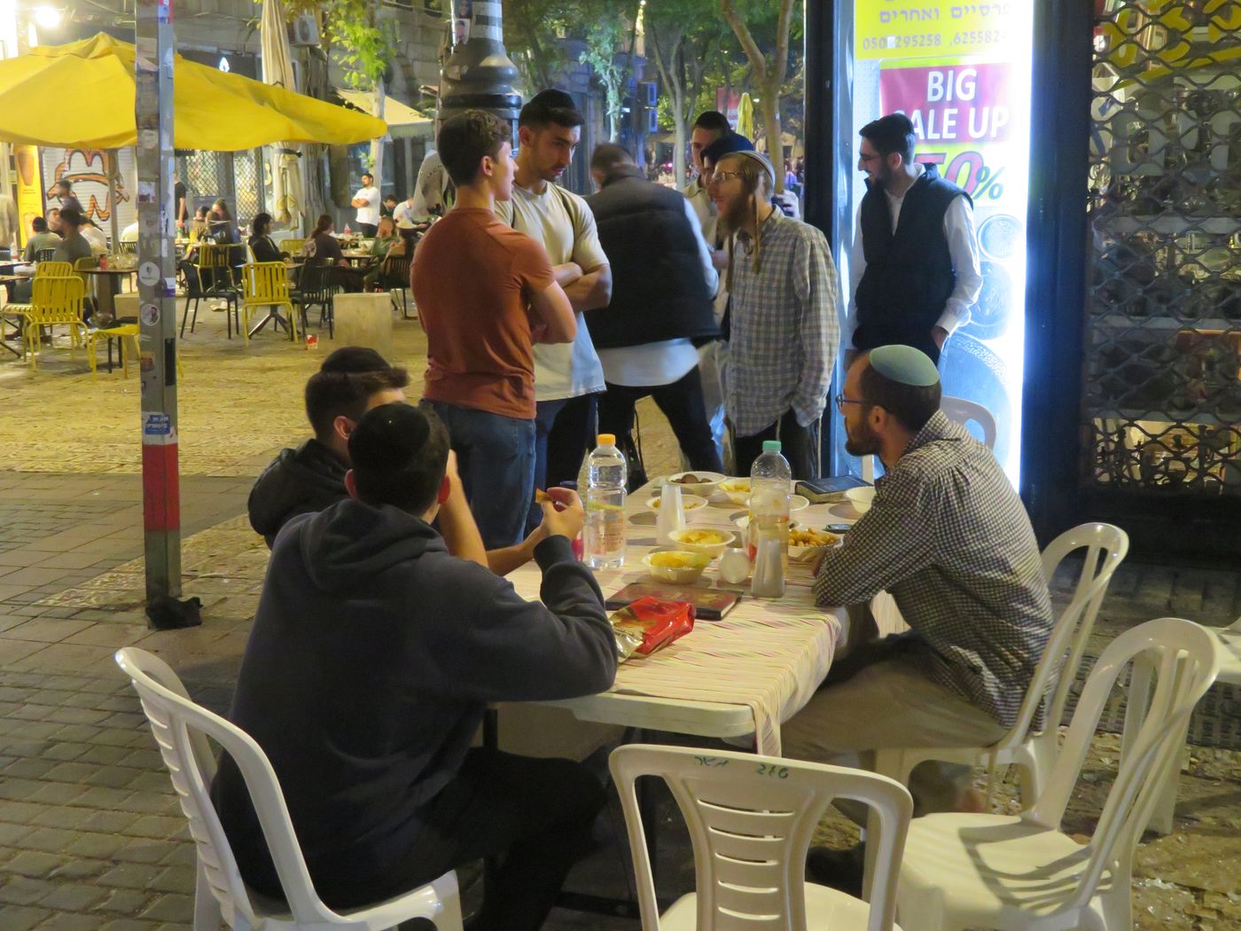 דוכן תורה ברחוב